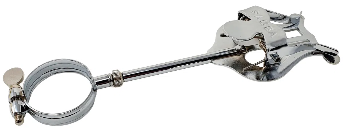 ROCKSTAR - Atril de Marcha para Requinto y Clarinete, R9092 de Metal para fijar al cuerpo, porta partituras para instrumento de viento, con argolla, color plateado - Rockmusic